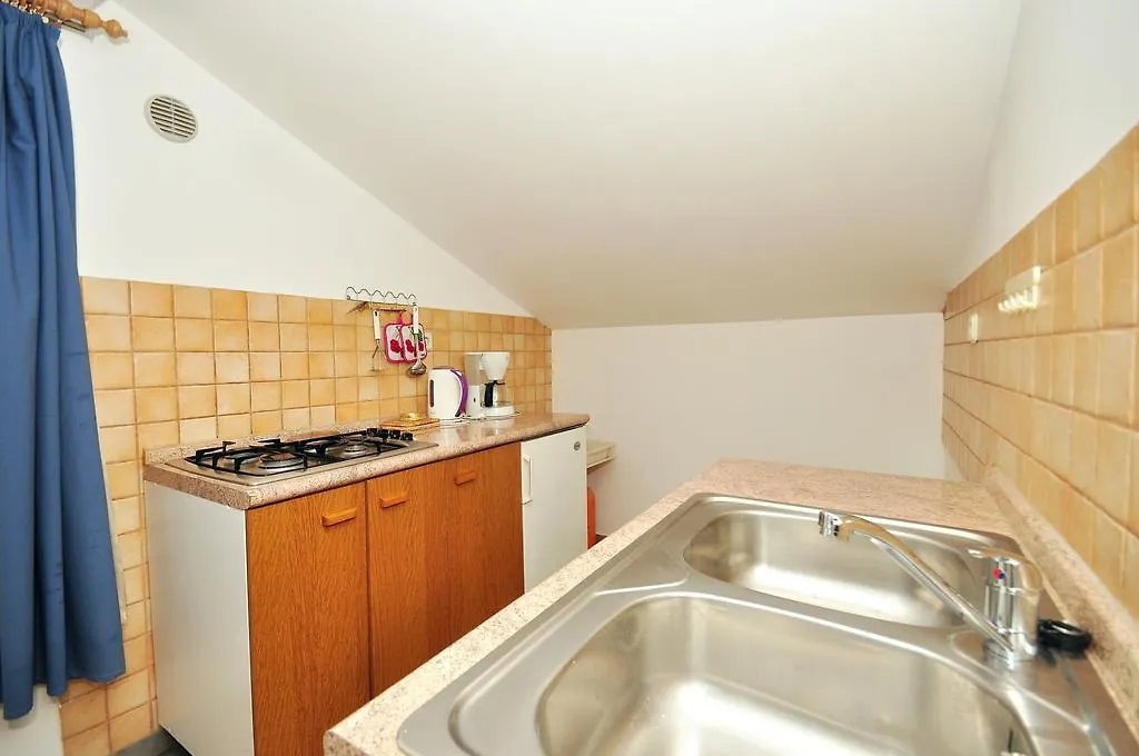 Apartments Andelo 0*, Vlasici Croatia